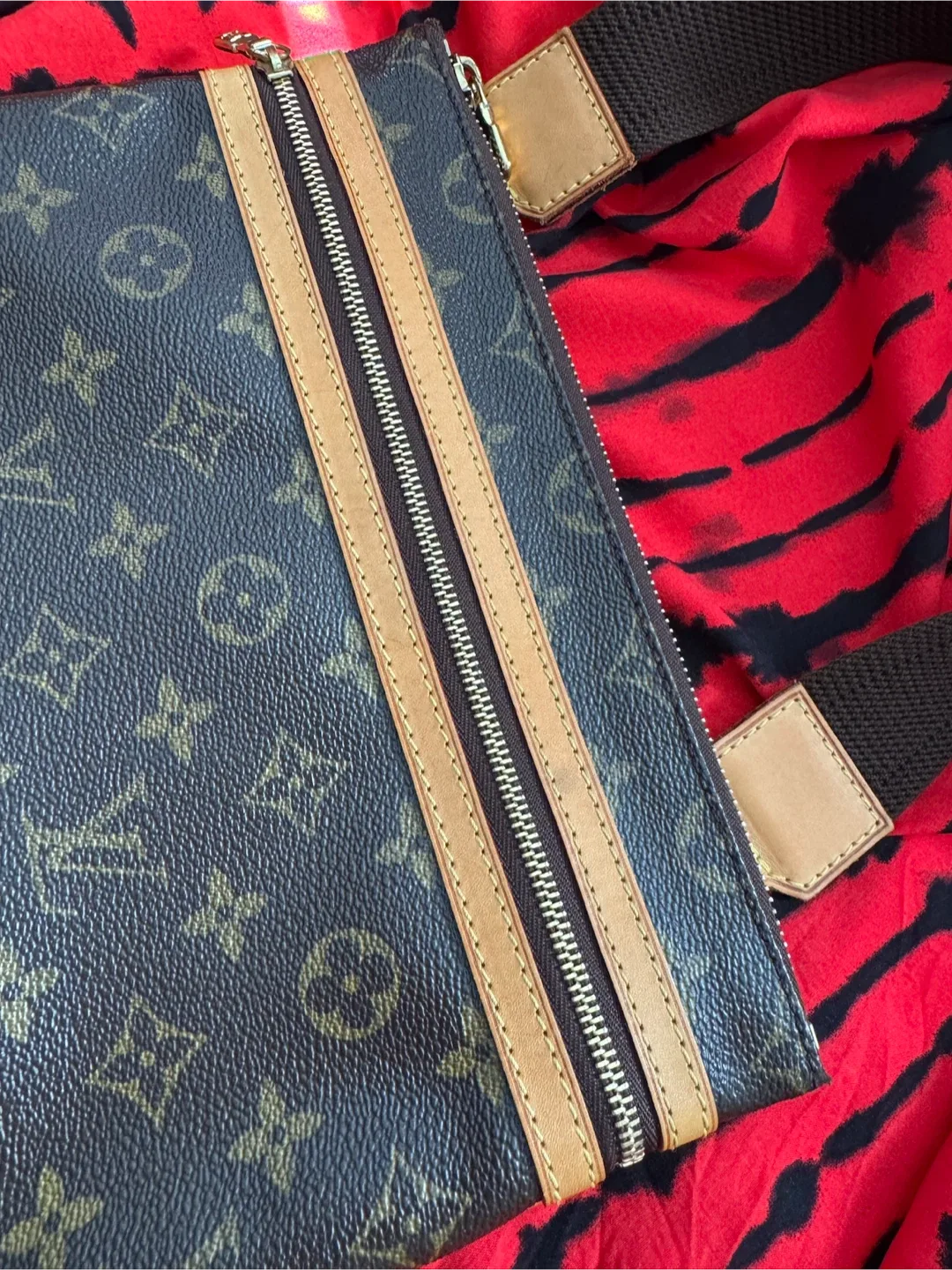 Louis Vuitton Pochette Bosphere image indicator(2)