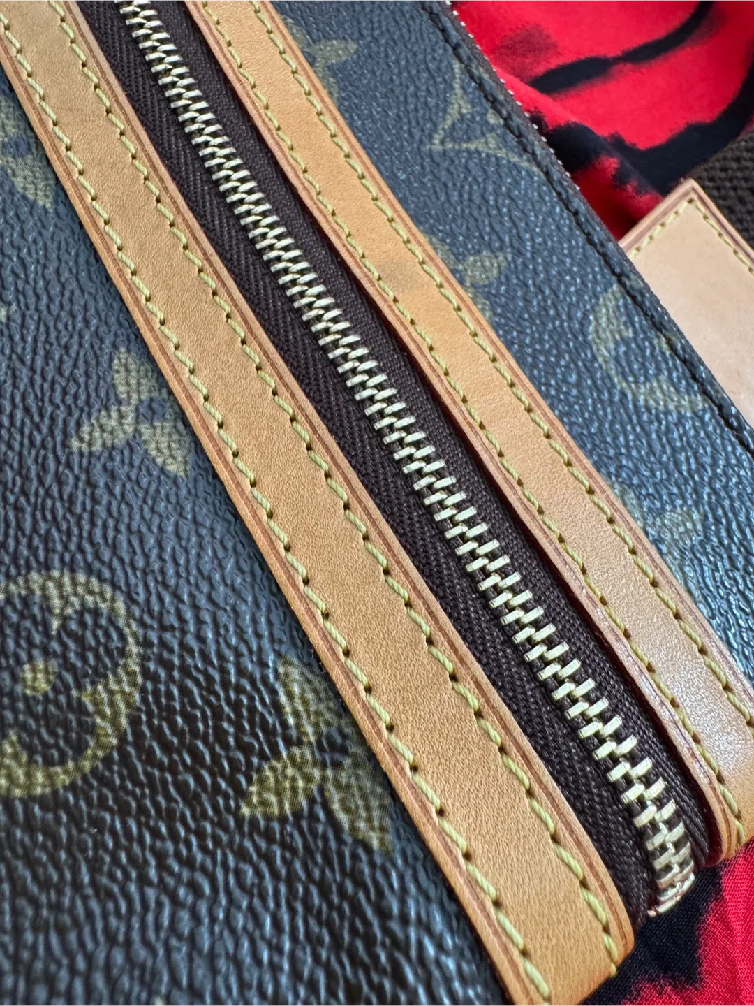 Louis Vuitton Pochette Bosphere image indicator(10)