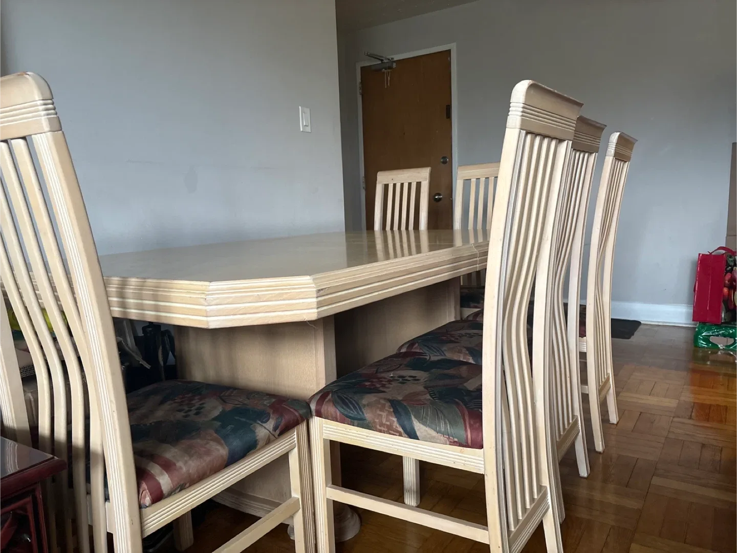 Dining table with 6 chairs image indicator(4)