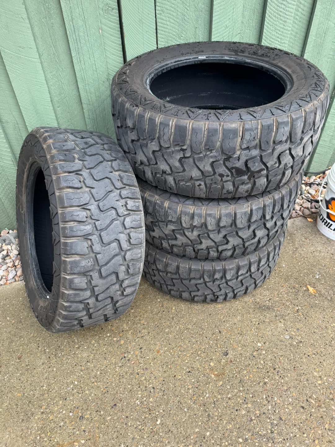 Haida HD878 R/T 33X12.50R20LT Tires - Set of 4