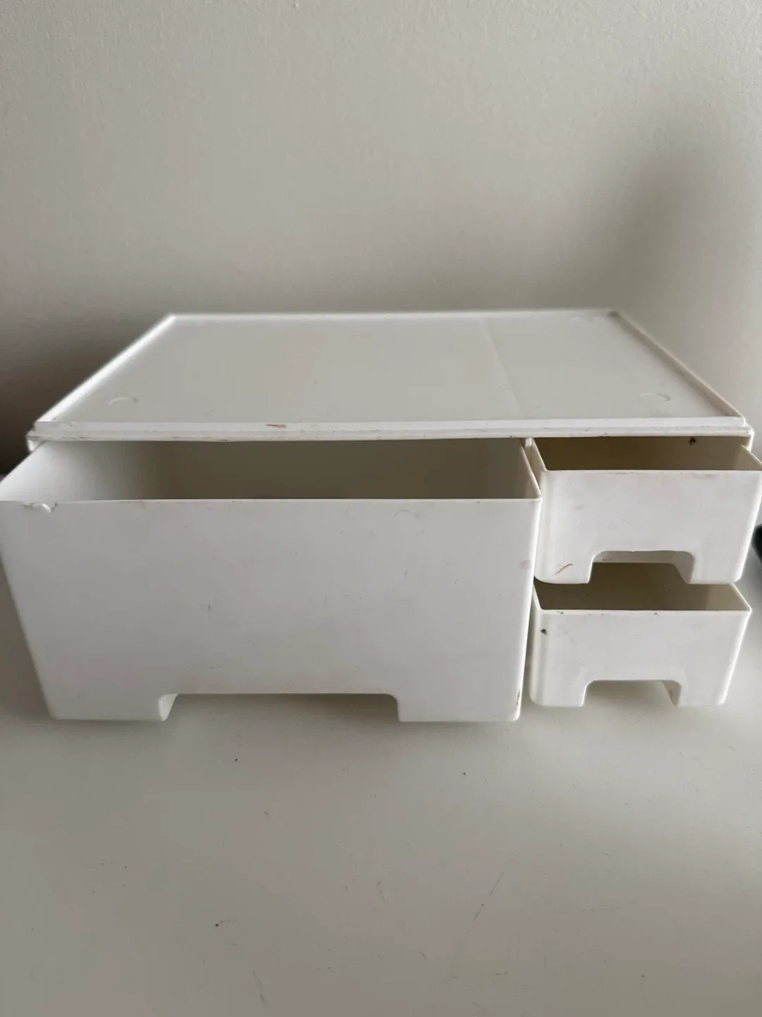 Moving out sale: makeup organizer and brush holder image indicator(2)