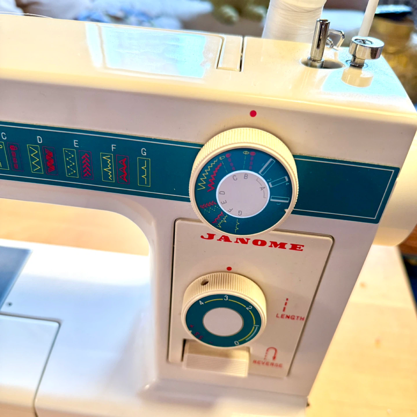 Janome Model 108 Sewing Machine with Box - photo 4