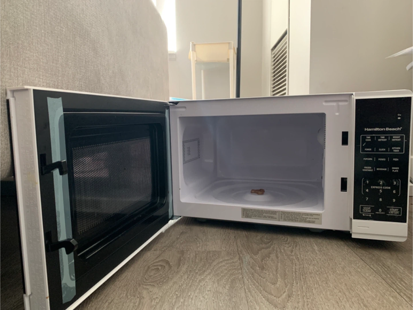 Hamilton Beach Microwave Oven - White - photo 3