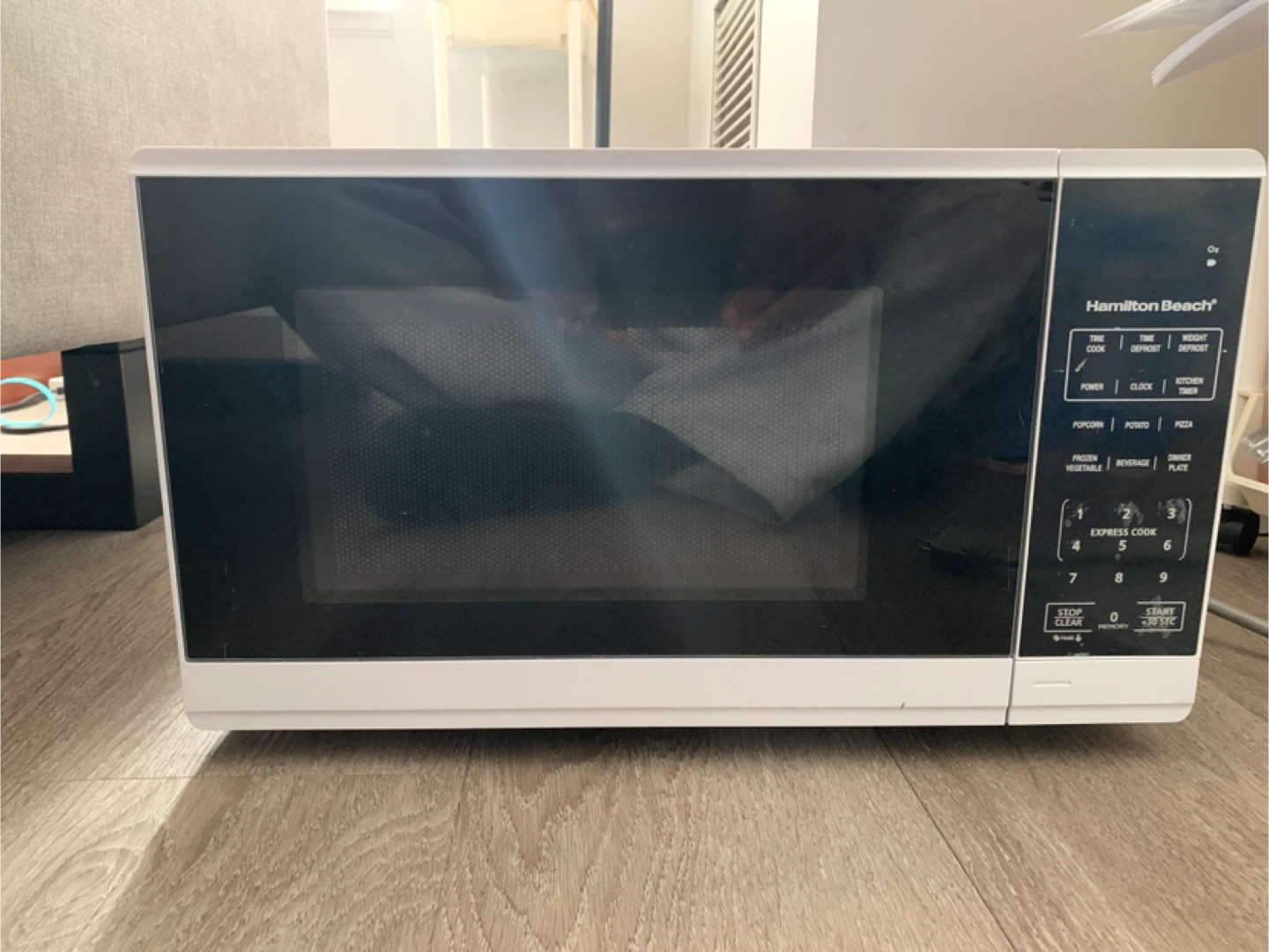 Hamilton Beach Microwave Oven - White