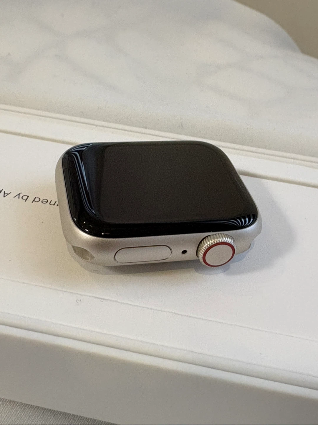 Apple Watch SE (2nd Gen) 40mm- Starlight - photo 2