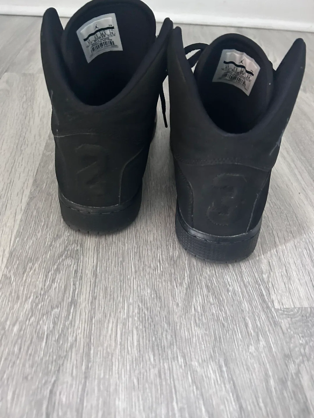 Nike Air Jordan 1 Mid Black Size 6Y image indicator(2)