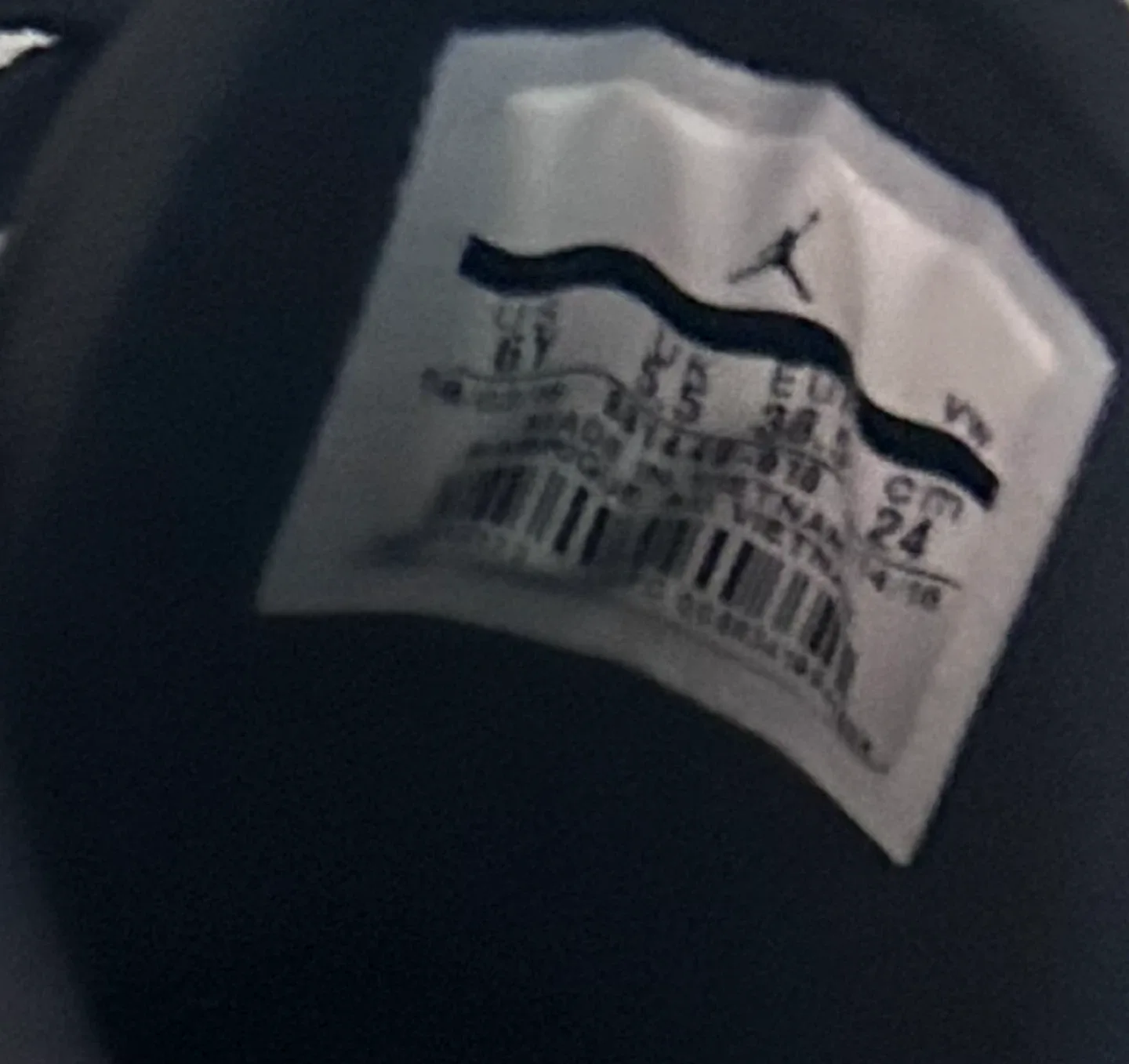 Nike Air Jordan 1 Mid Black Size 6Y image indicator(4)