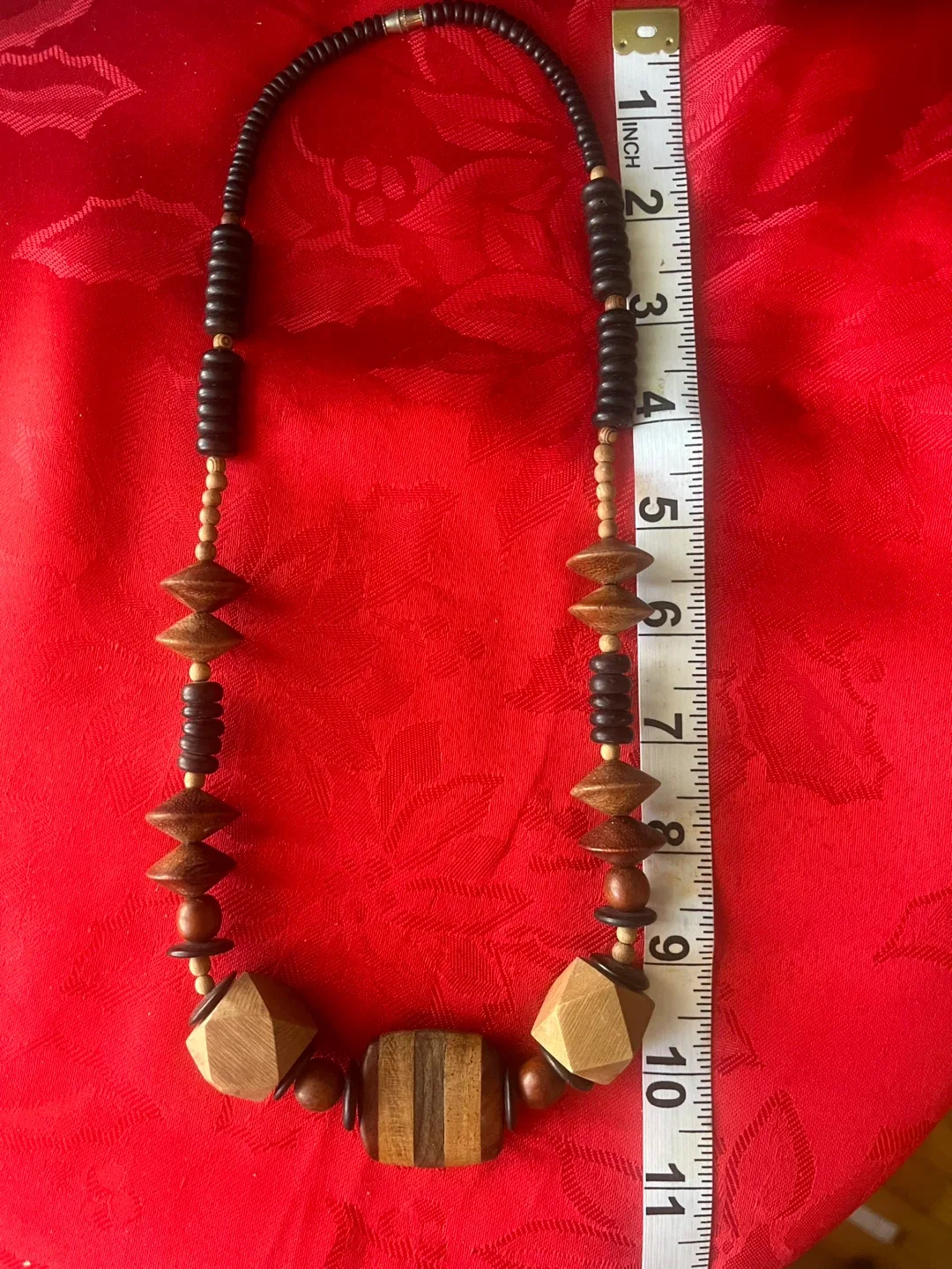Wooden beaded necklace image indicator(4)