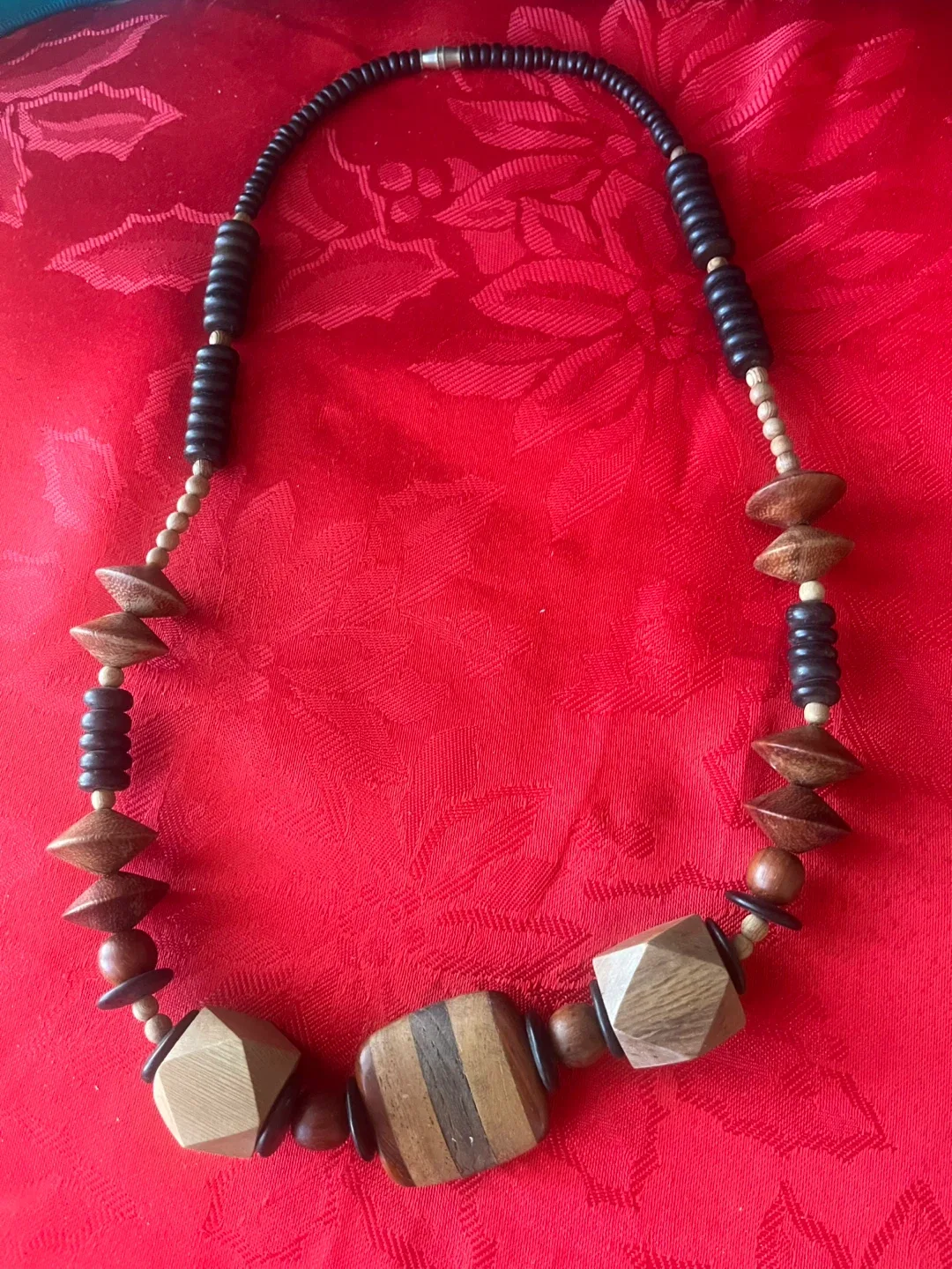Wooden beaded necklace image indicator(3)