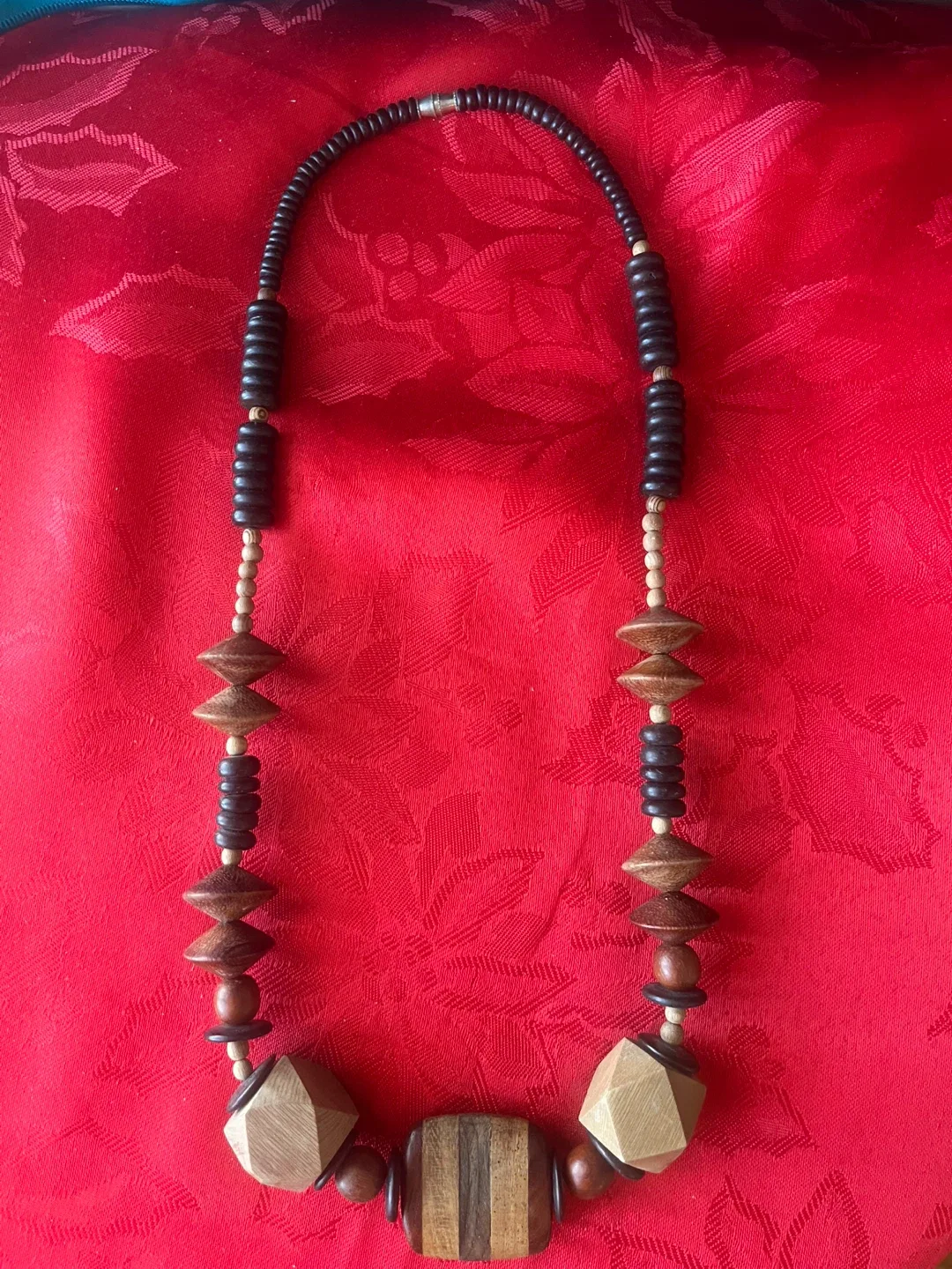 Wooden beaded necklace image indicator(6)