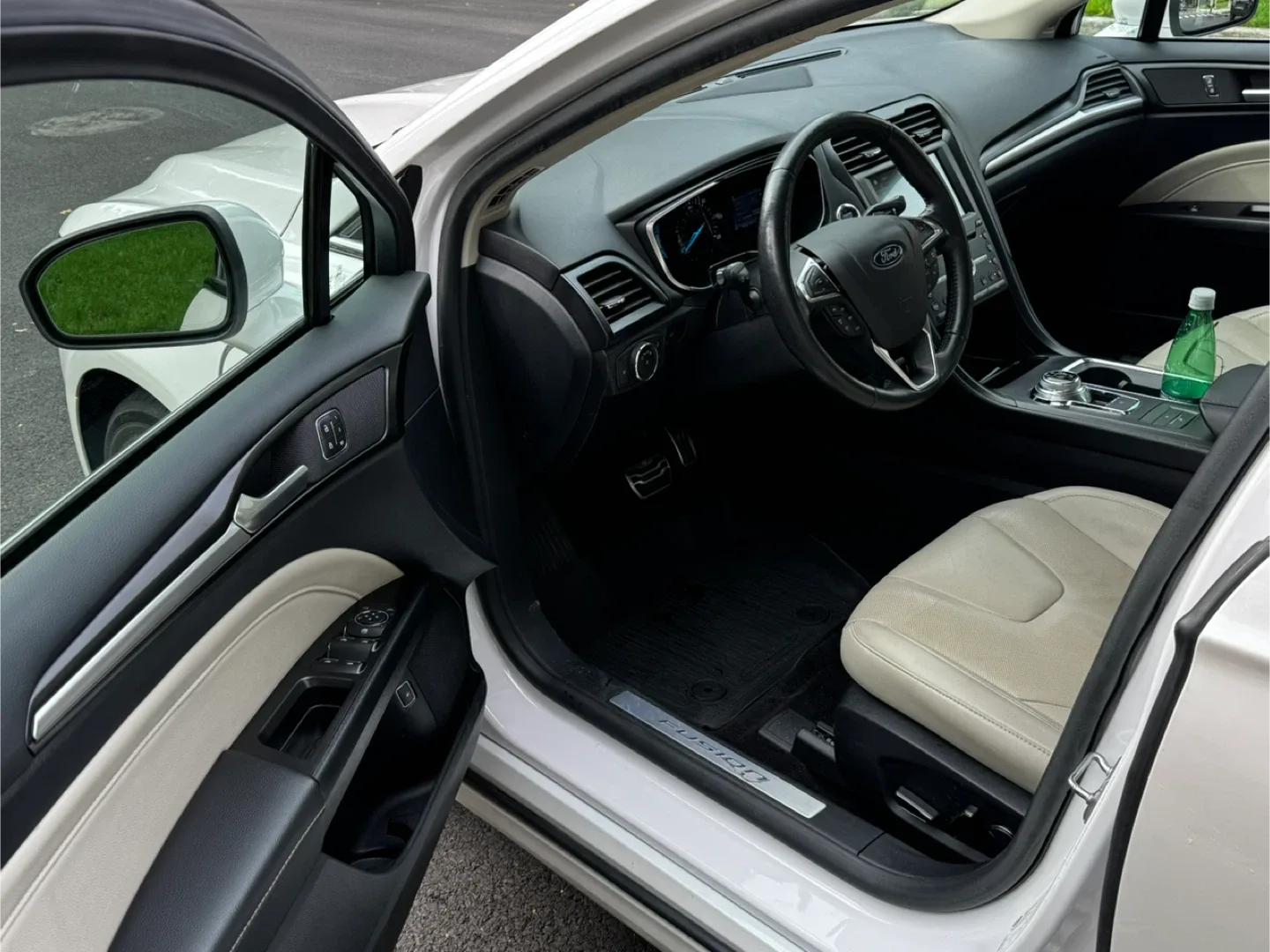 Ford Fusion Plug-in Hybrid Titanium 2018 image indicator(5)