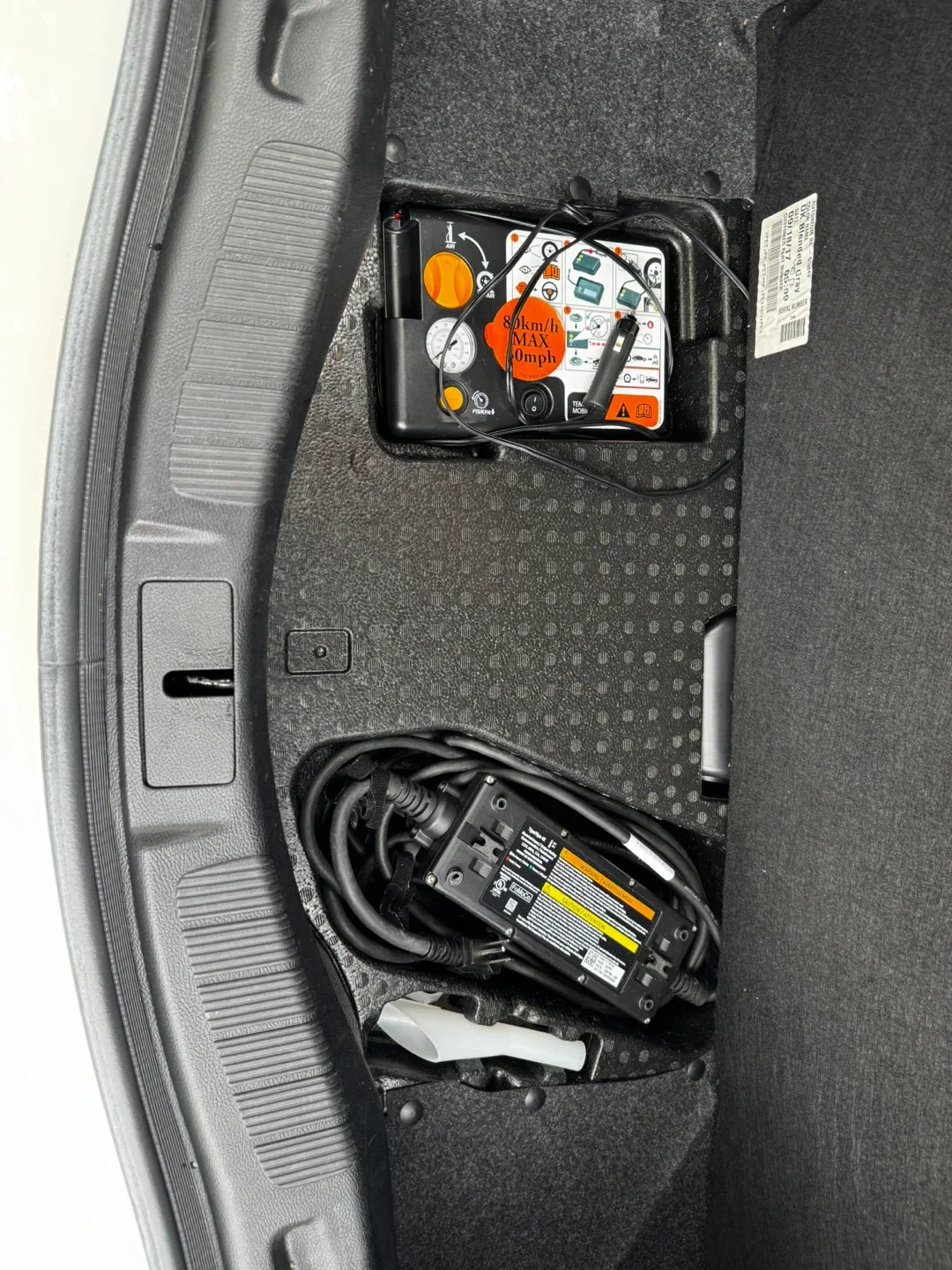 Ford Fusion Plug-in Hybrid Titanium 2018 image indicator(9)