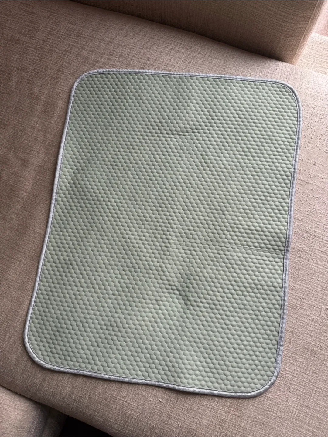 Cooling Pet Mat - Breathable & Washable image indicator(5)