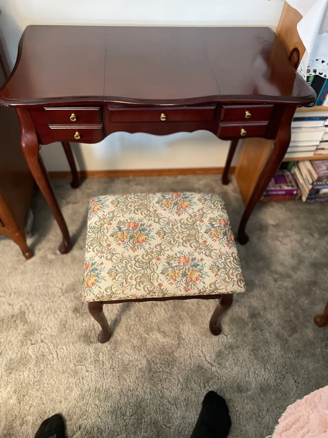 Vanity Desk with Floral Stool image indicator(2)