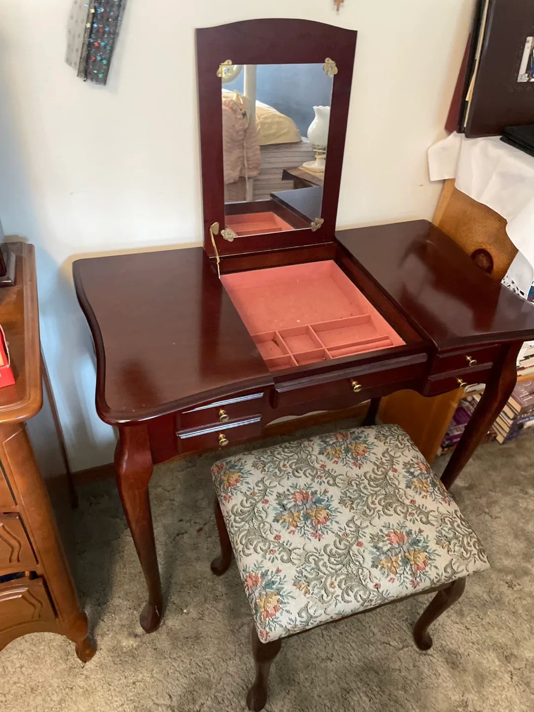 Vanity Desk with Floral Stool image indicator(3)