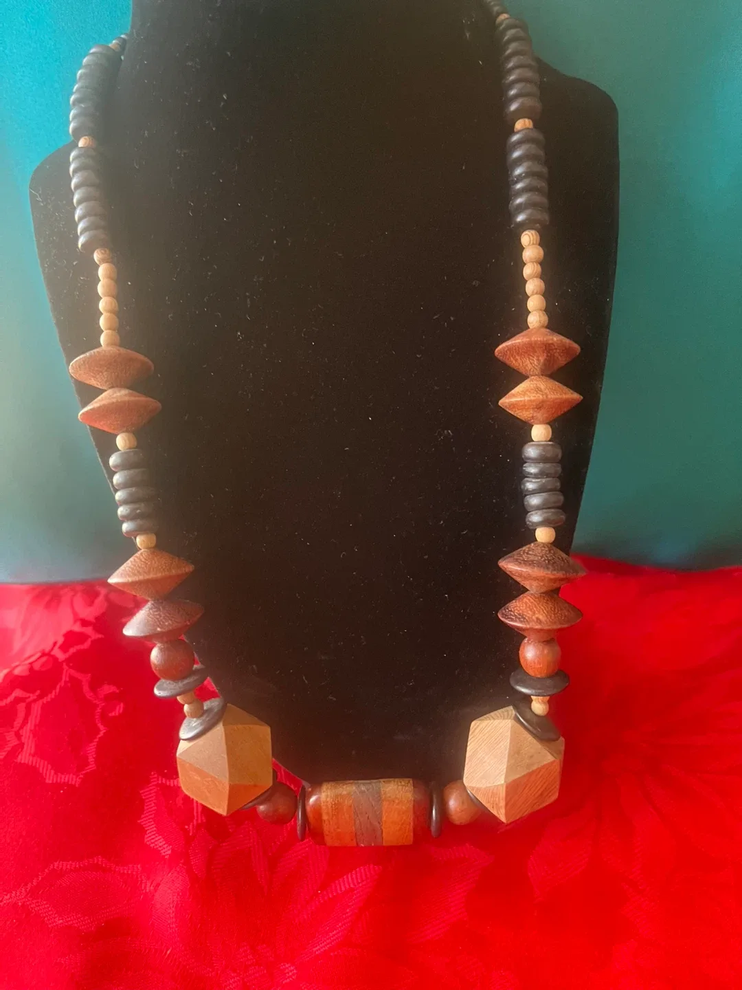 Wooden beaded necklace image indicator(7)