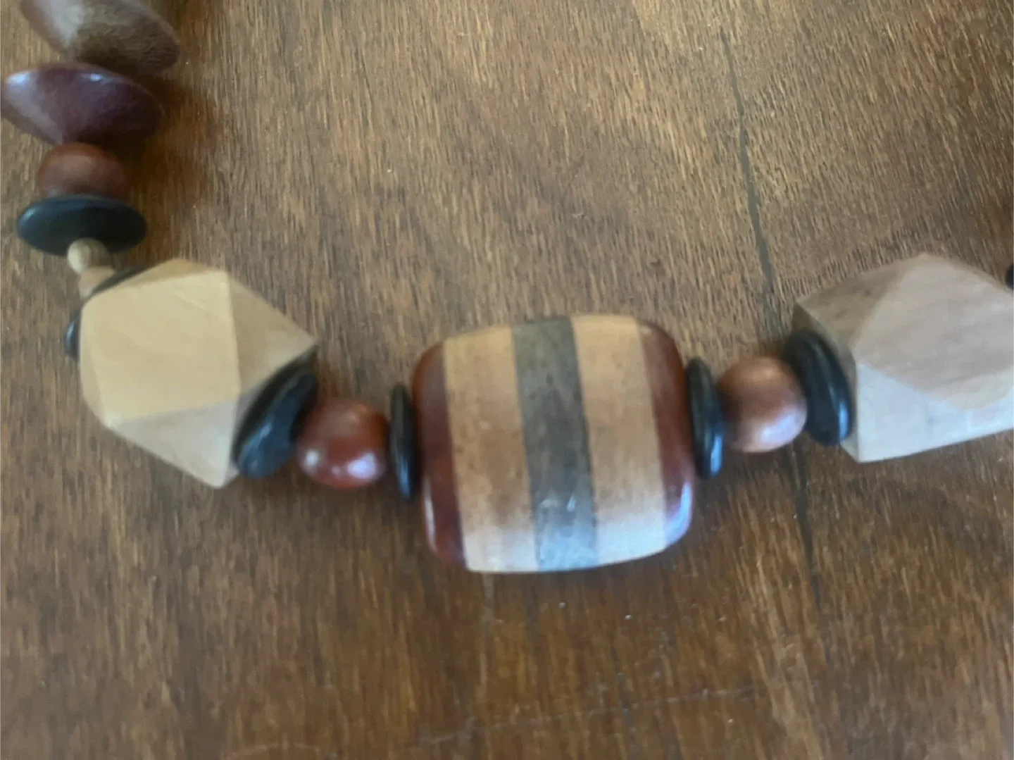 Wooden beaded necklace image indicator(8)