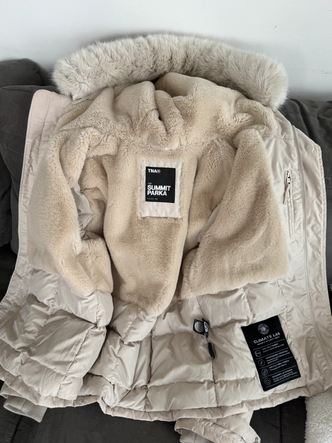 Aritzia TNA Summit Parka, 700+ fill, waterproof, windproof - photo 2