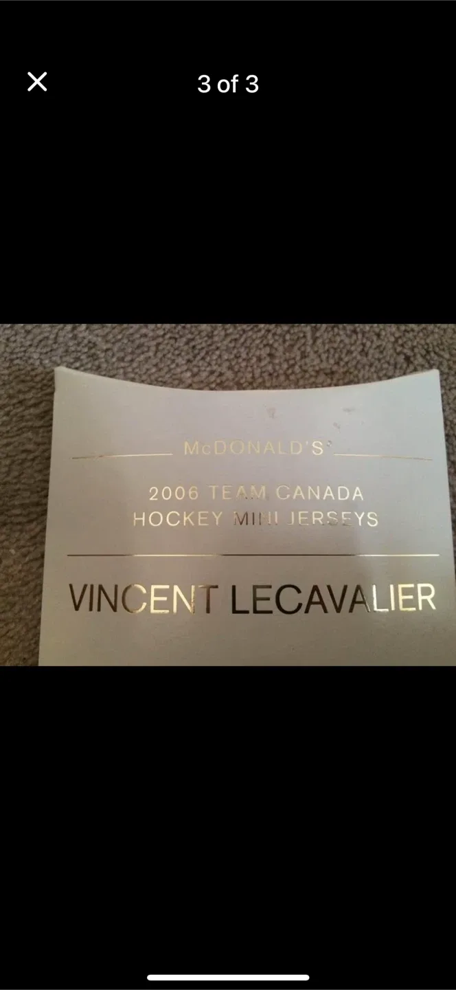 McDonalds Mini hockey jerseys with stand Complete set of 6 image indicator(3)