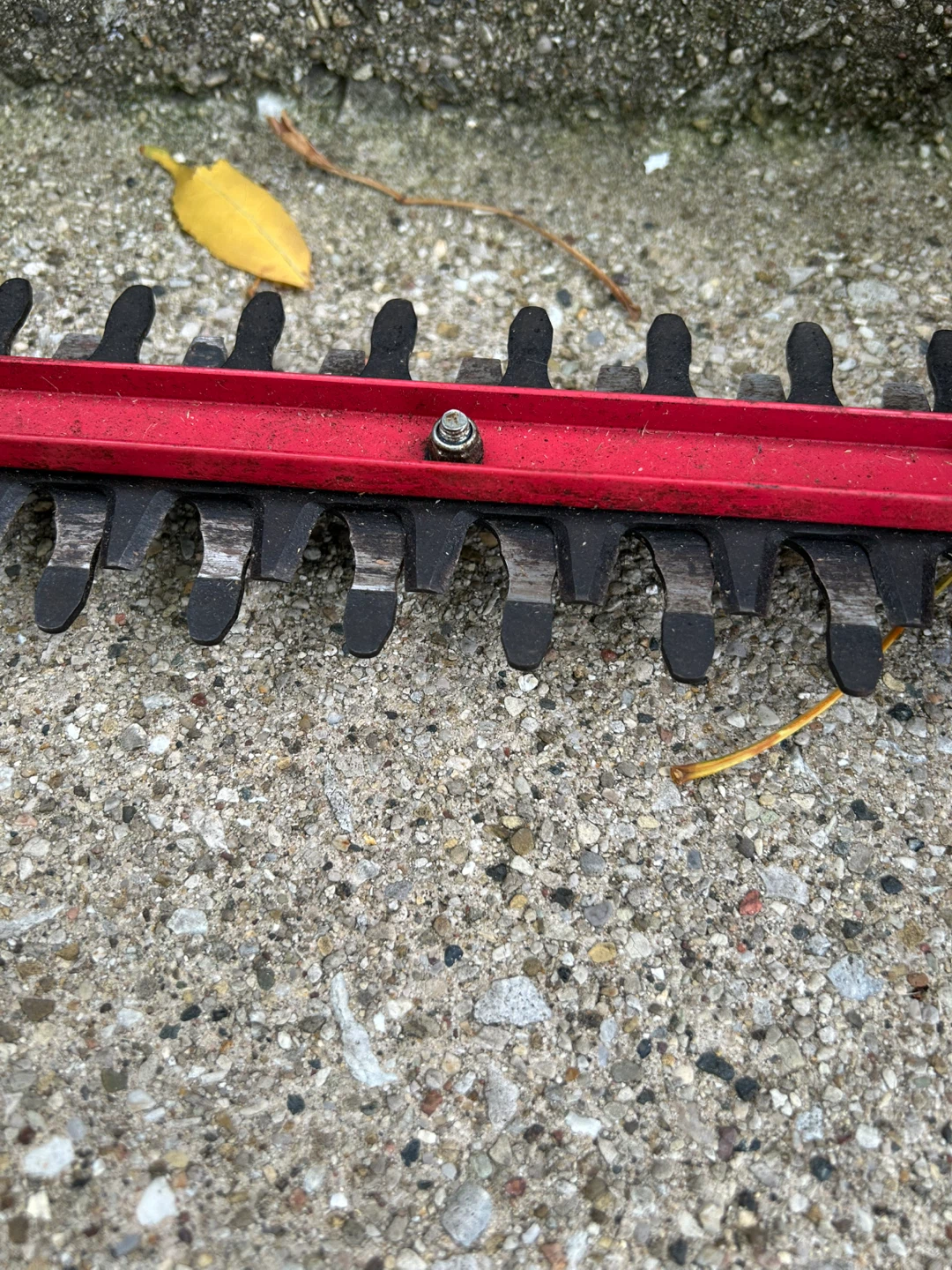 Craftsman 22-in. Bushwacker Hedge Trimmer - photo 3