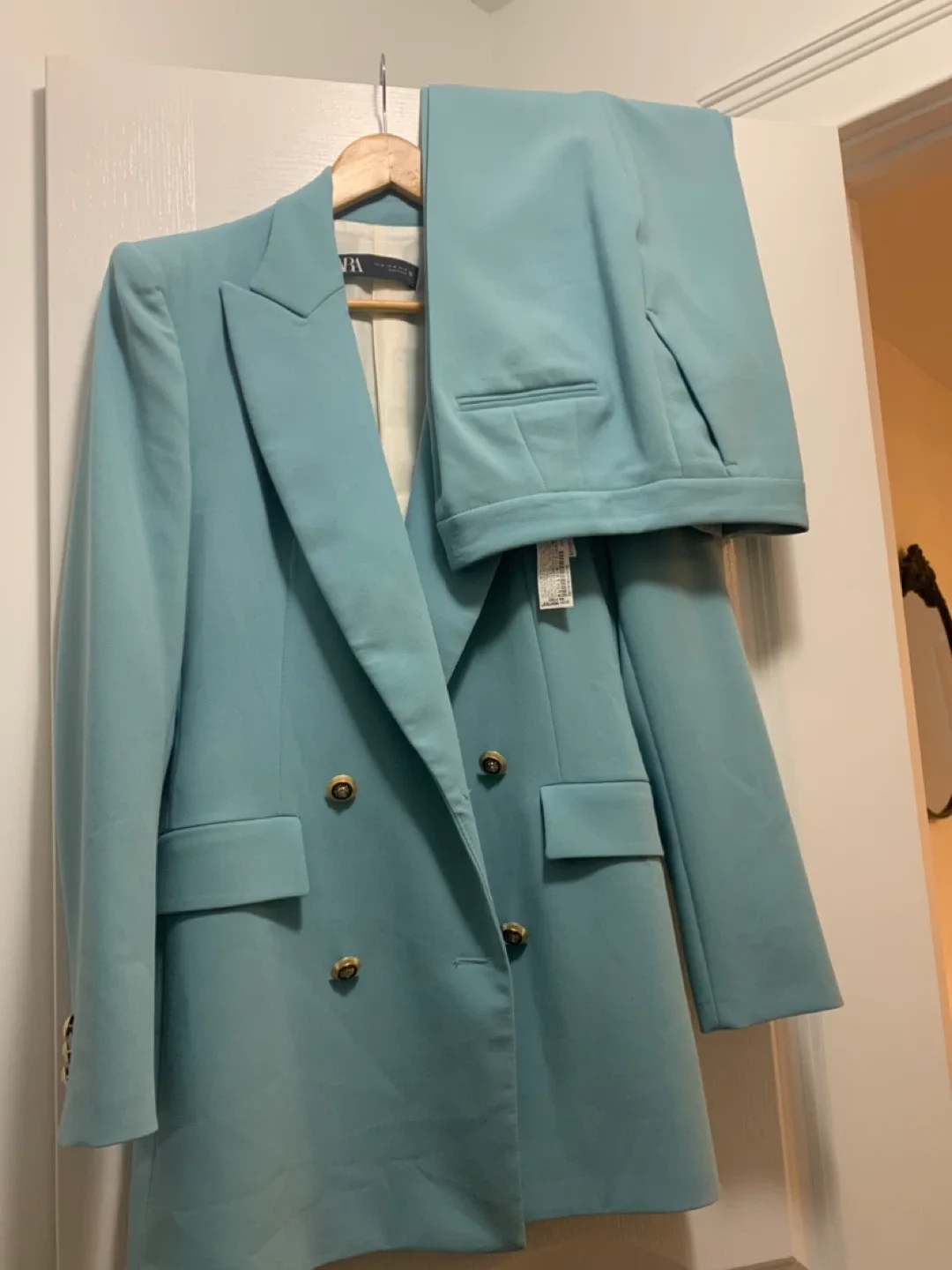Zara Blazers and blazer suits thumbnail