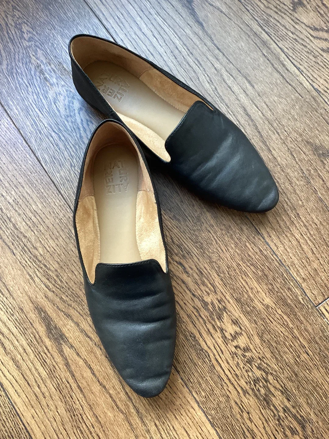 NATURALIZER BLACK LEATHER LOAFERS thumbnail