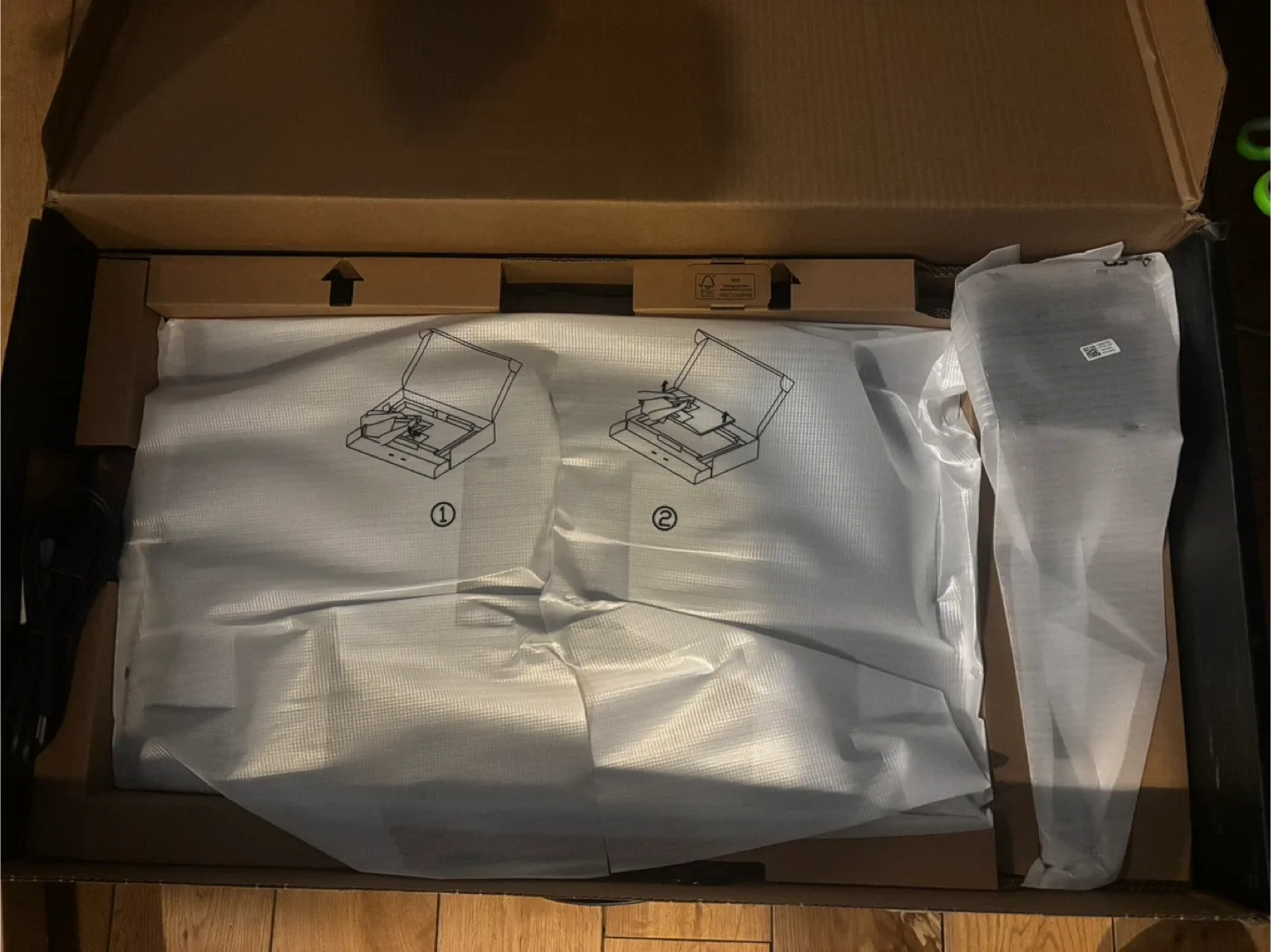 Unused Dell UltraSharp 32" 4K USB-C Hub Monitor - U3223QE image indicator(2)