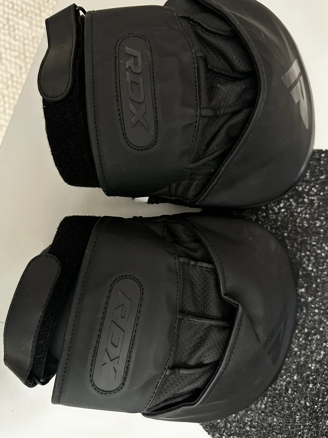 RDX Focus Punch Mitts - Black image indicator(3)