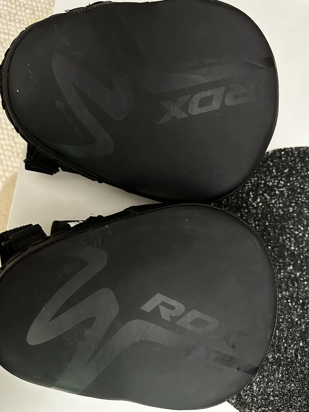 RDX Focus Punch Mitts - Black image indicator(5)