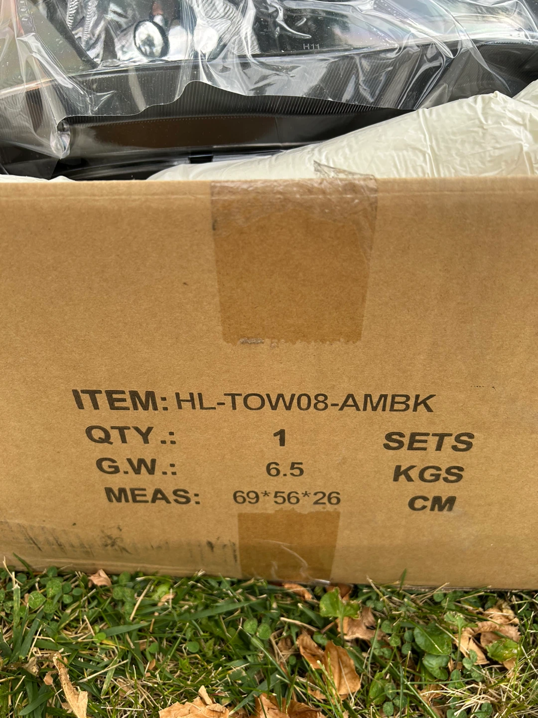 Dodge Caravan/Chrysler Town & Country headlights  - New in Box - photo 2