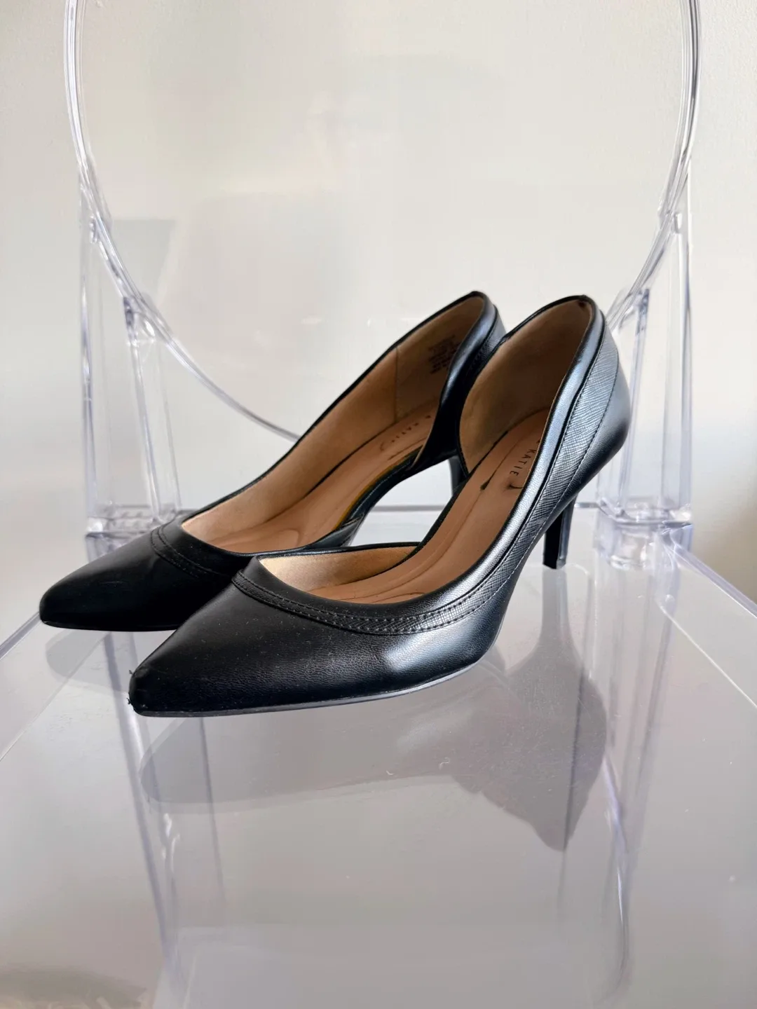 Black Leather Pumps Size 7.5 thumbnail