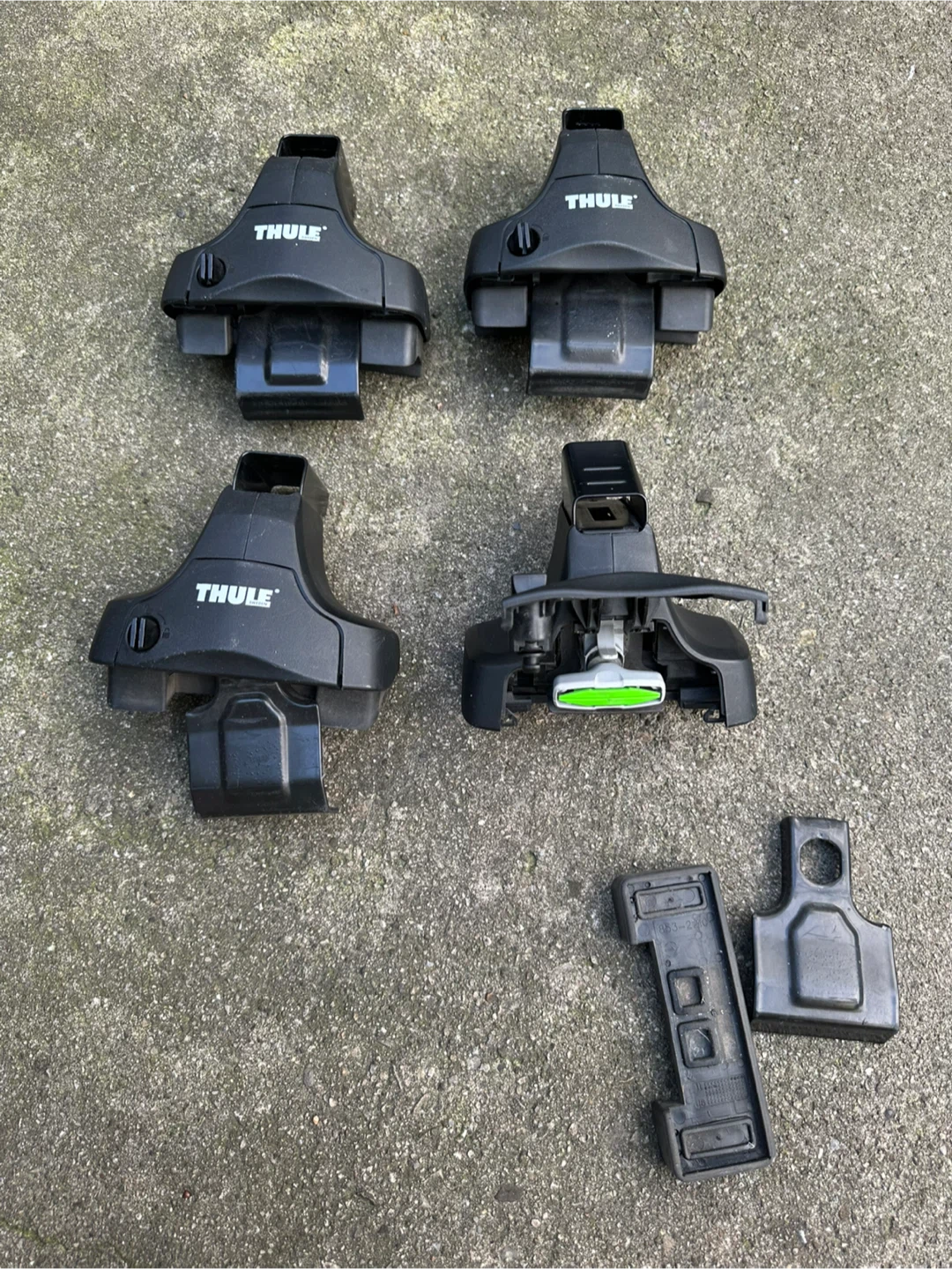 Thule Rapid Traverse Foot Pack 480 with Fit Kit