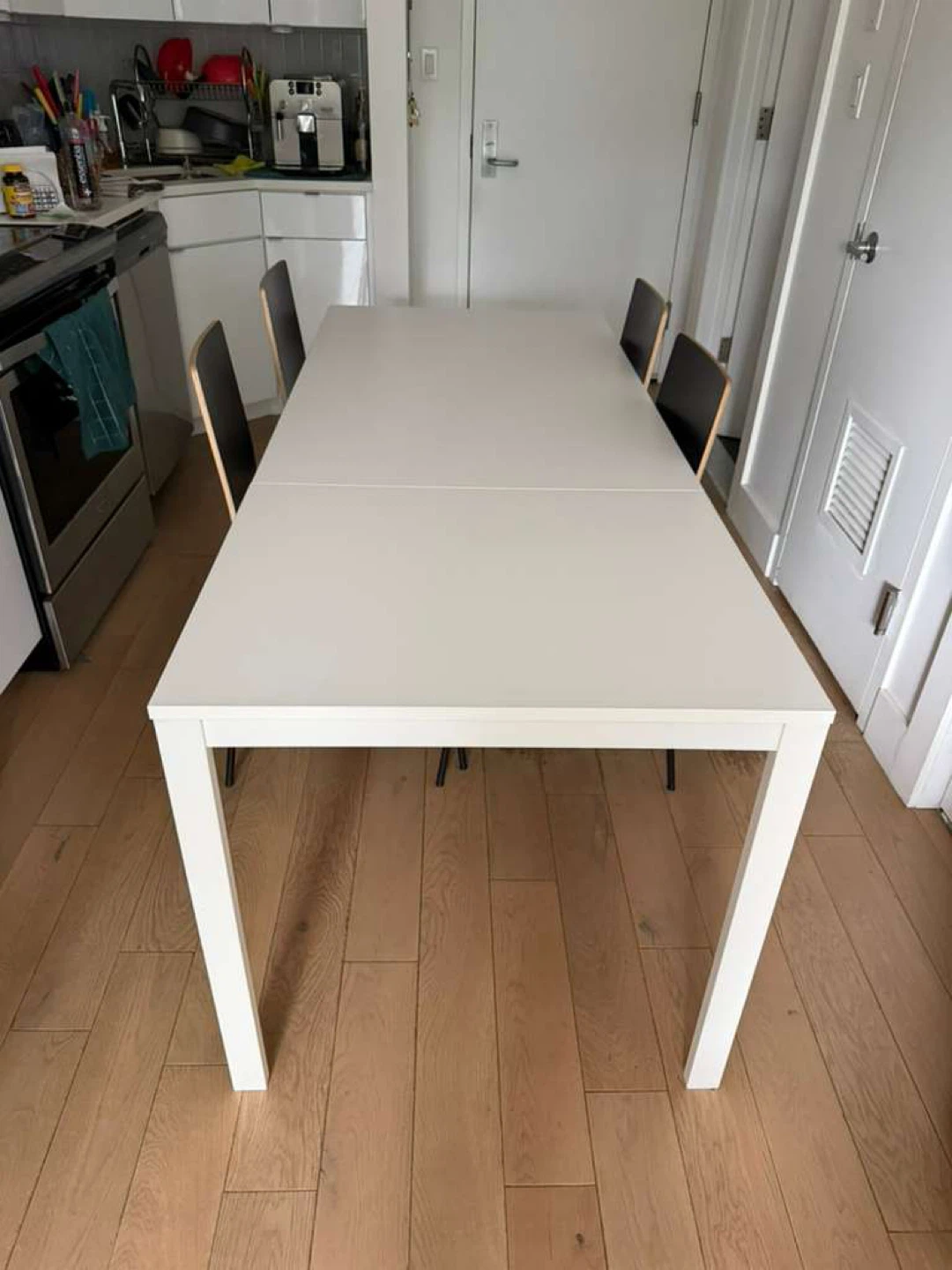 Extendable Dining Table with 4 Chairs – Great Condition - photo 2