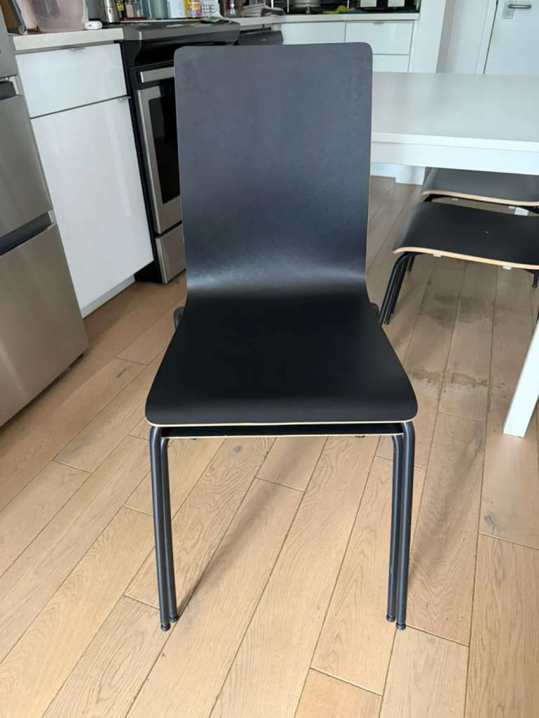 Extendable Dining Table with 4 Chairs – Great Condition - photo 5