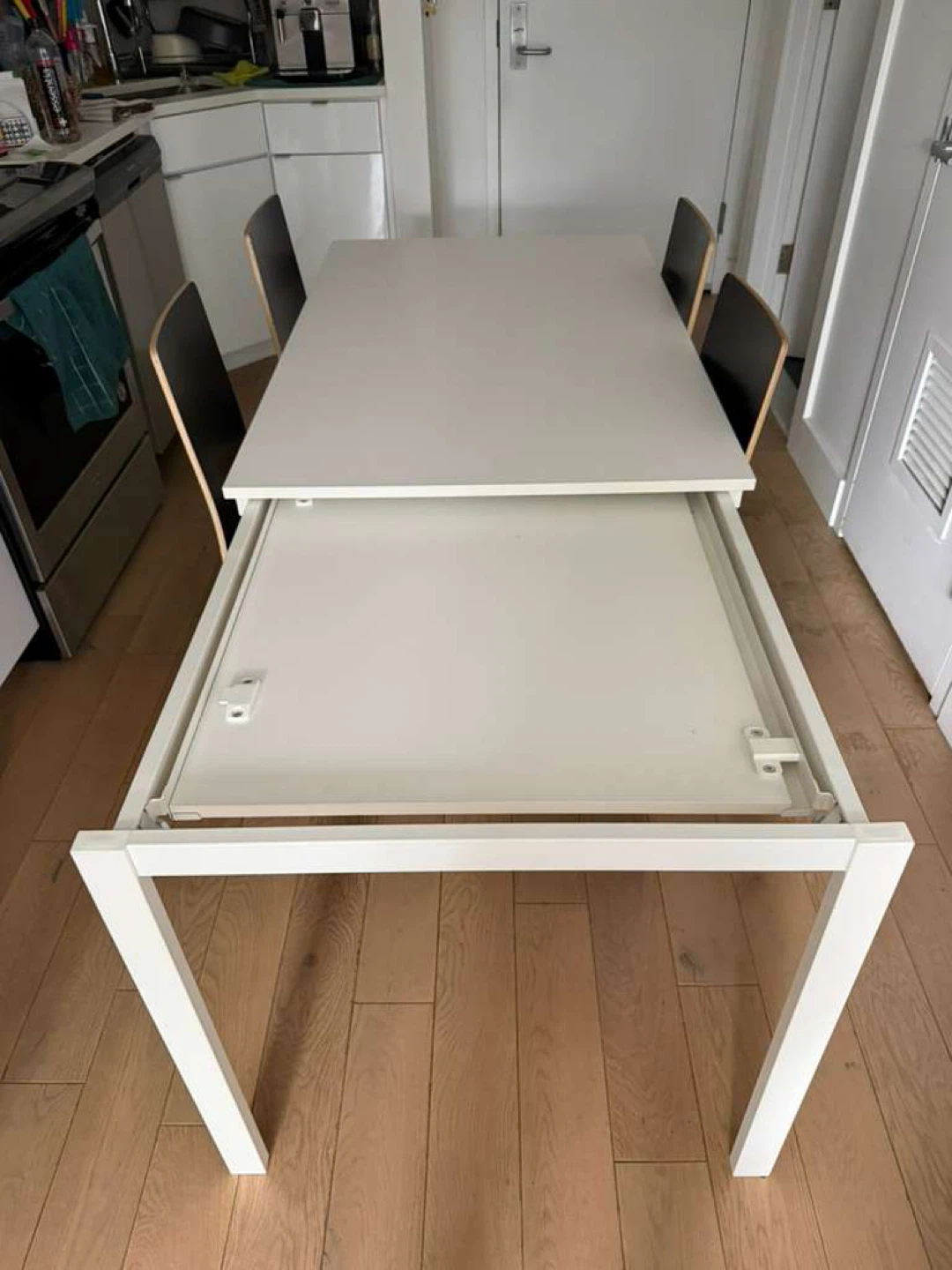 Extendable Dining Table with 4 Chairs – Great Condition - photo 3