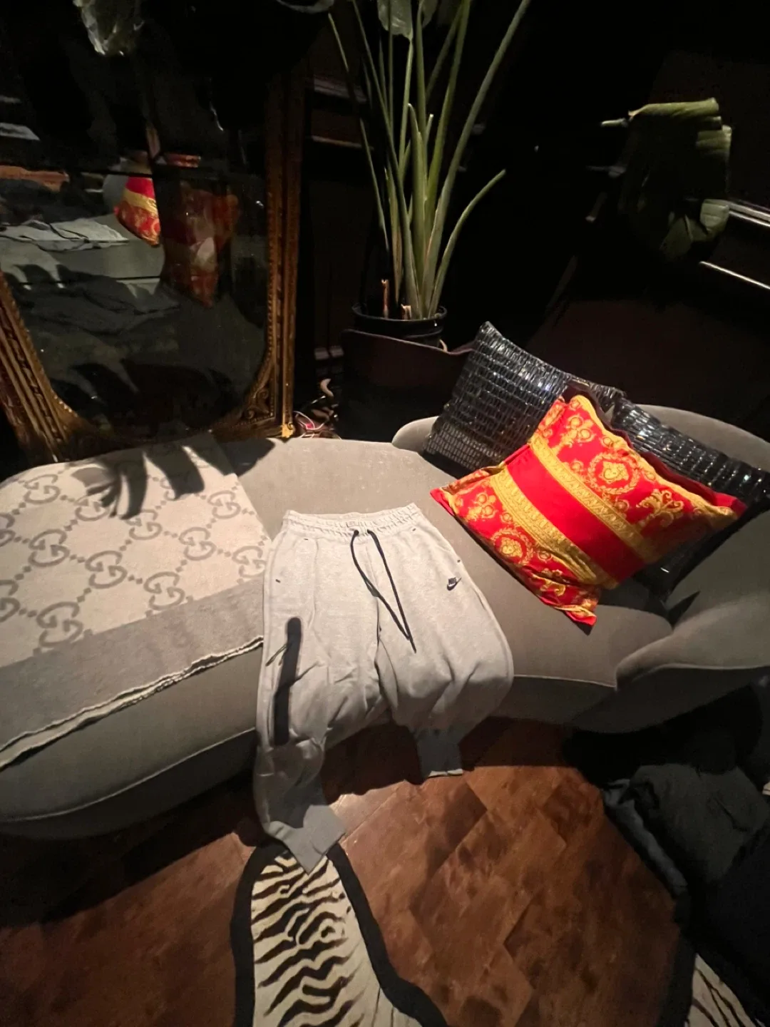 Nike Grey Sweatpants kids size thumbnail