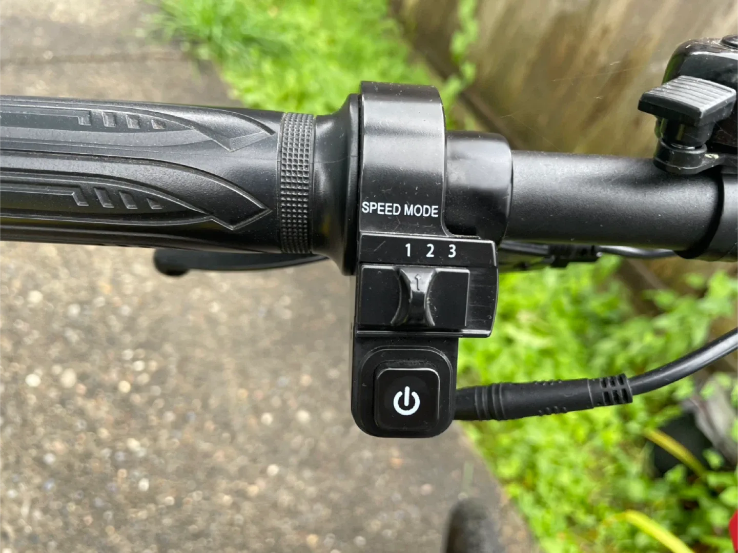 Blutron E-Bike with Yellow Crate image indicator(6)