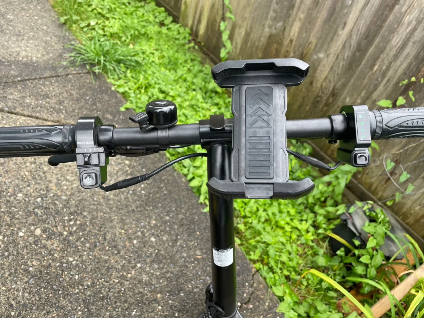 Blutron E-Bike with Yellow Crate image indicator(5)