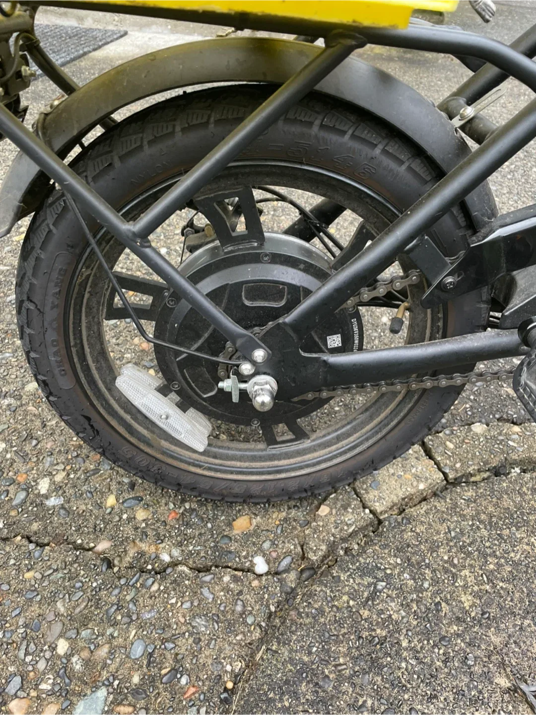 Blutron E-Bike with Yellow Crate image indicator(4)