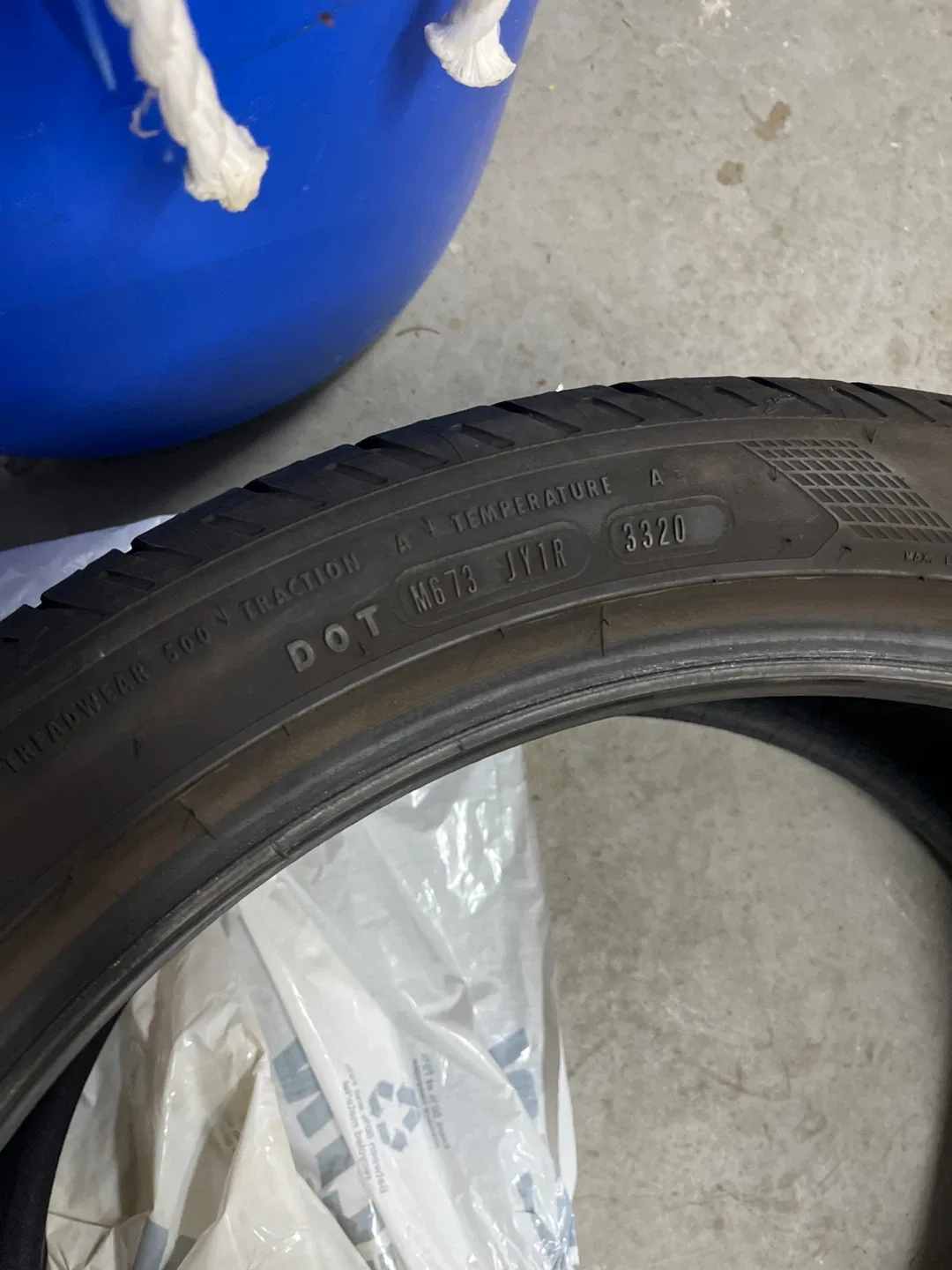 255/40R20 101W M+S Goodyear Tire - Tesla Model Y image indicator(2)