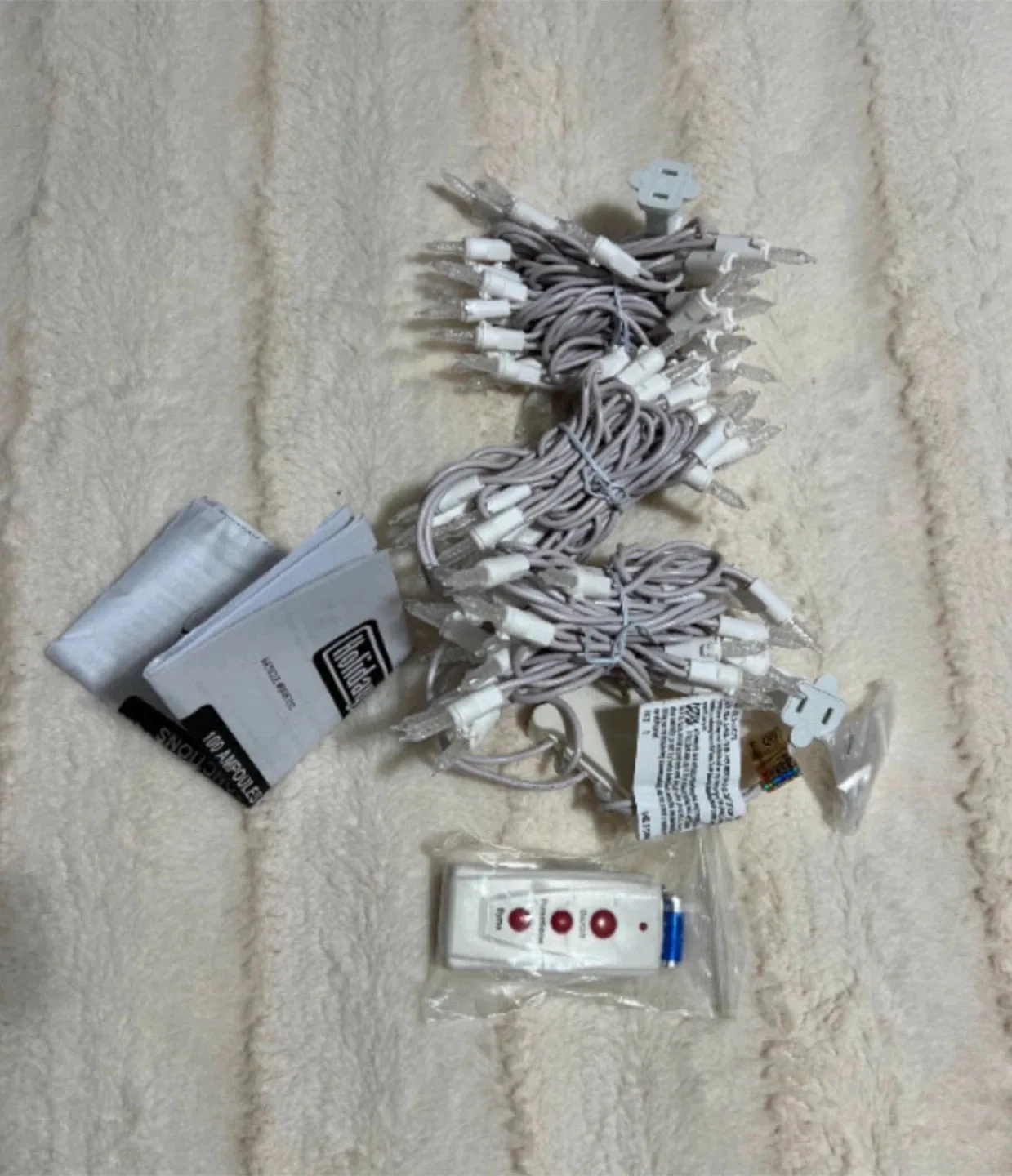 Dual coloured mini icicle lights with a remote image indicator(4)