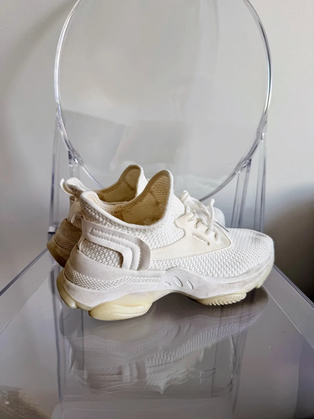 White Running Shoes Size 7 image indicator(2)