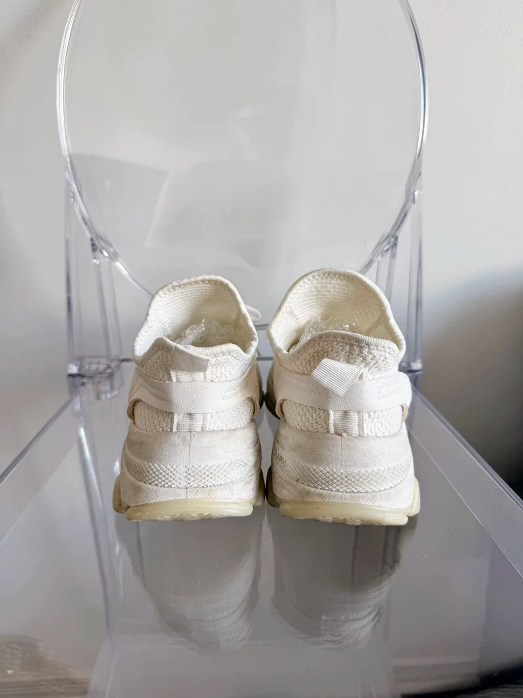 White Running Shoes Size 7 image indicator(3)