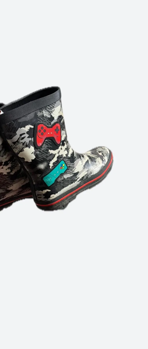 Camouflage Rain Boots with Game Controller Design image indicator(3)