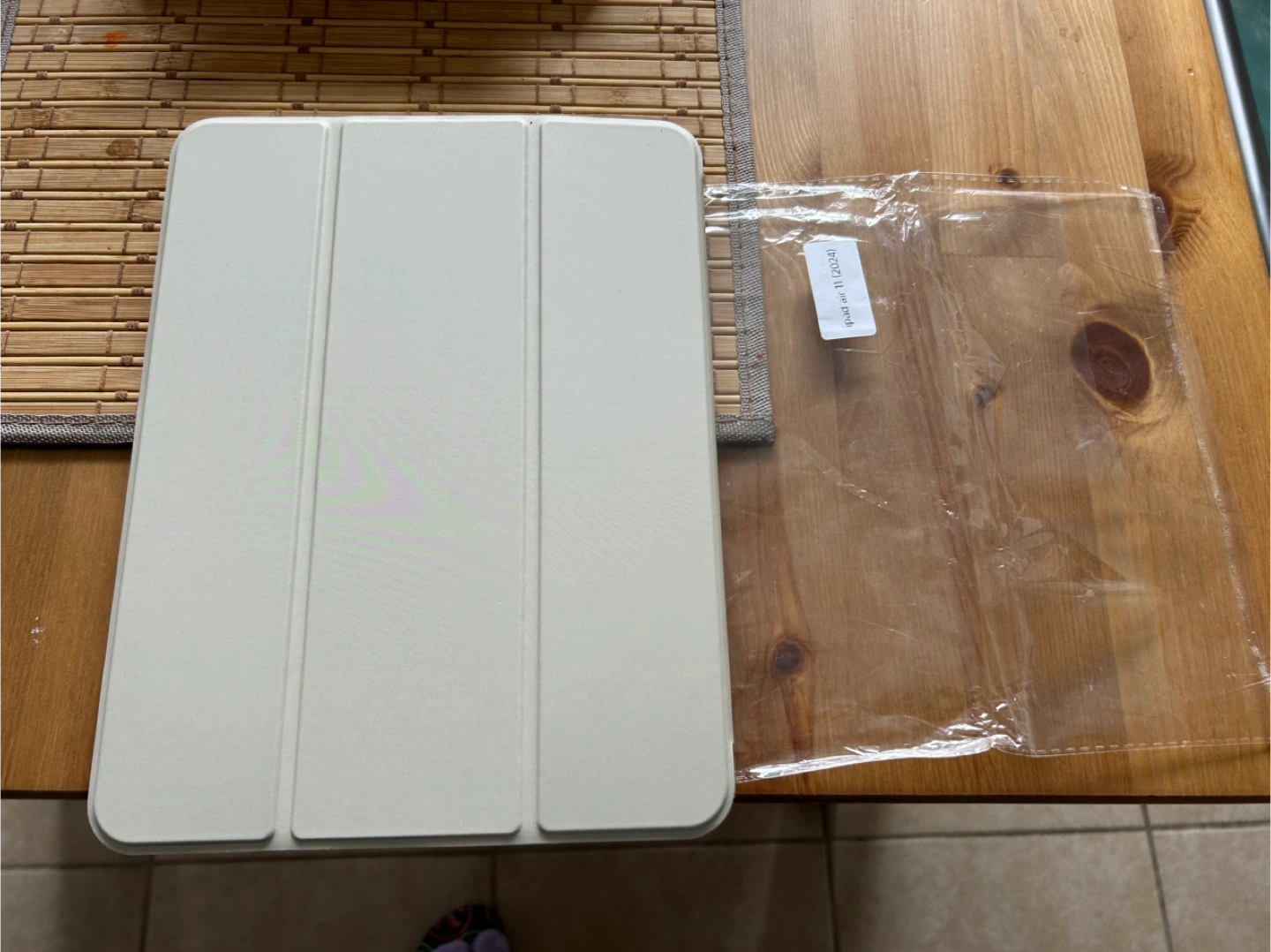 Jirosh iPad 11" Case - Like New! - photo 2