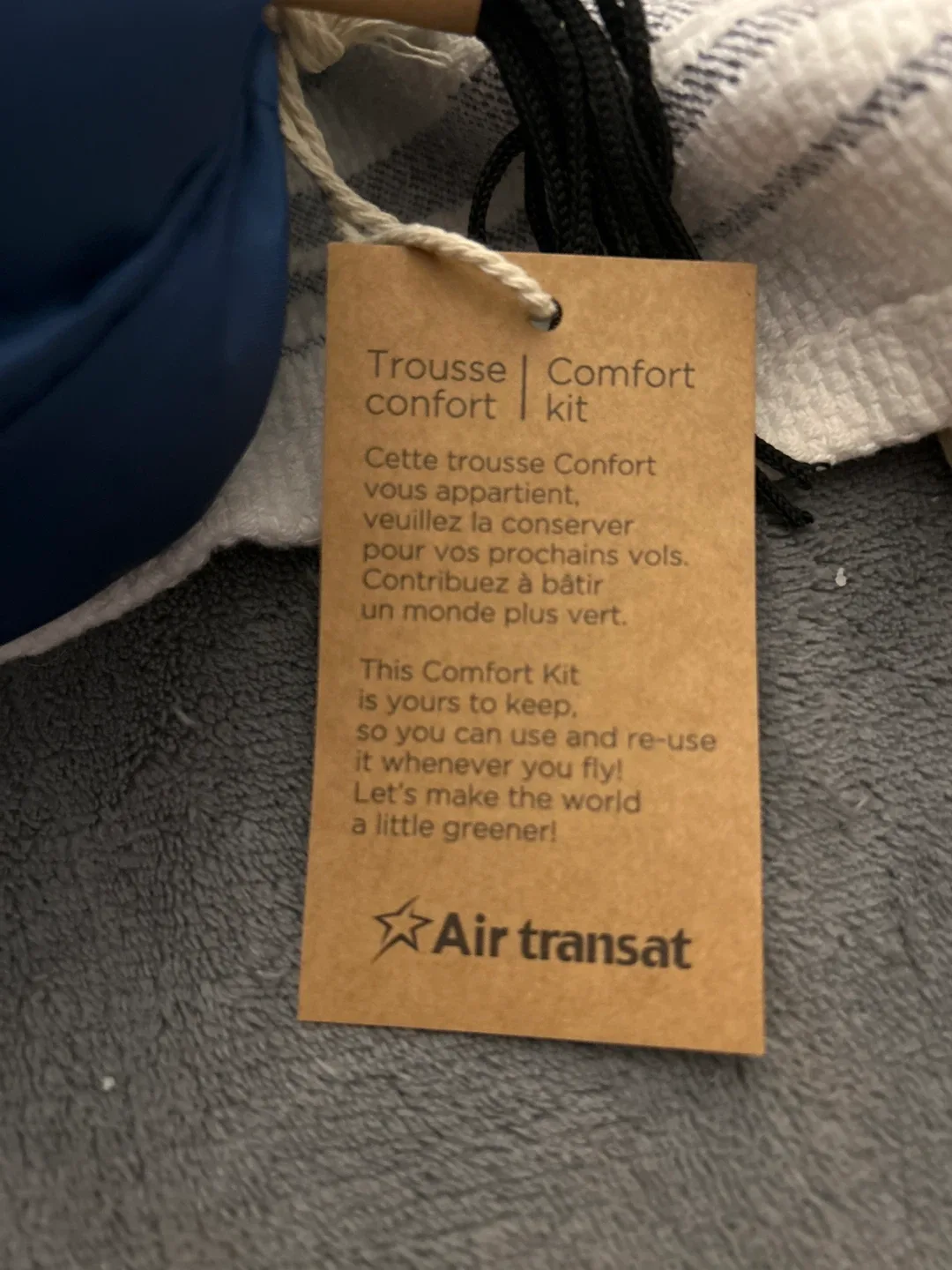Air Transat Comfort Kit - Travel Pillow Blanket image indicator(2)