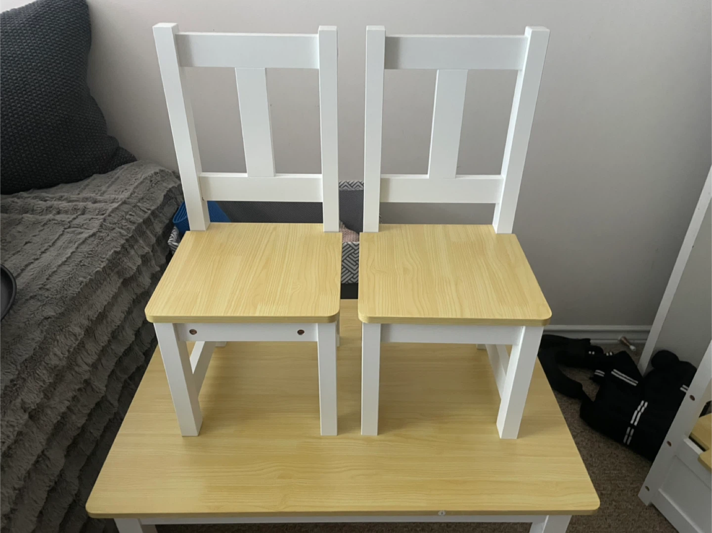 5 pieces of kids furniture including drawing paper roll for $100 - photo 2