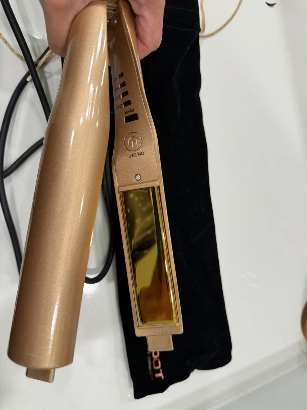 Landot Hair Straightener - Like New! image indicator(2)