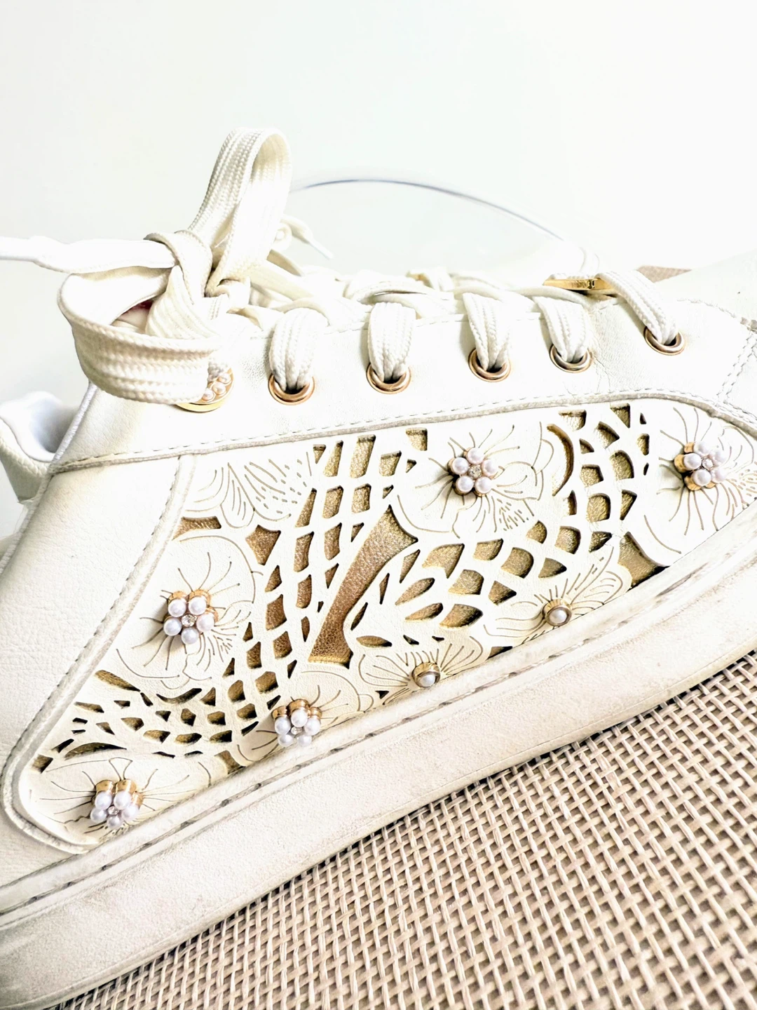 Aldo White Sneakers Size 7.5 - photo 2