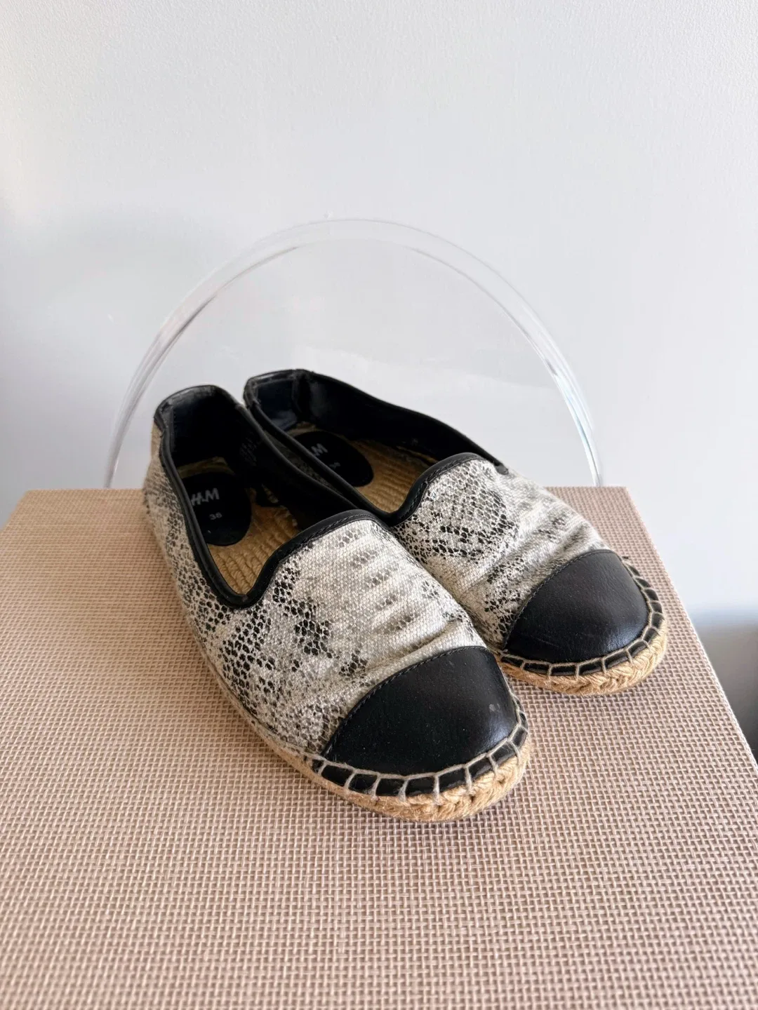 H&M Espadrille Flats Size 7.5 thumbnail
